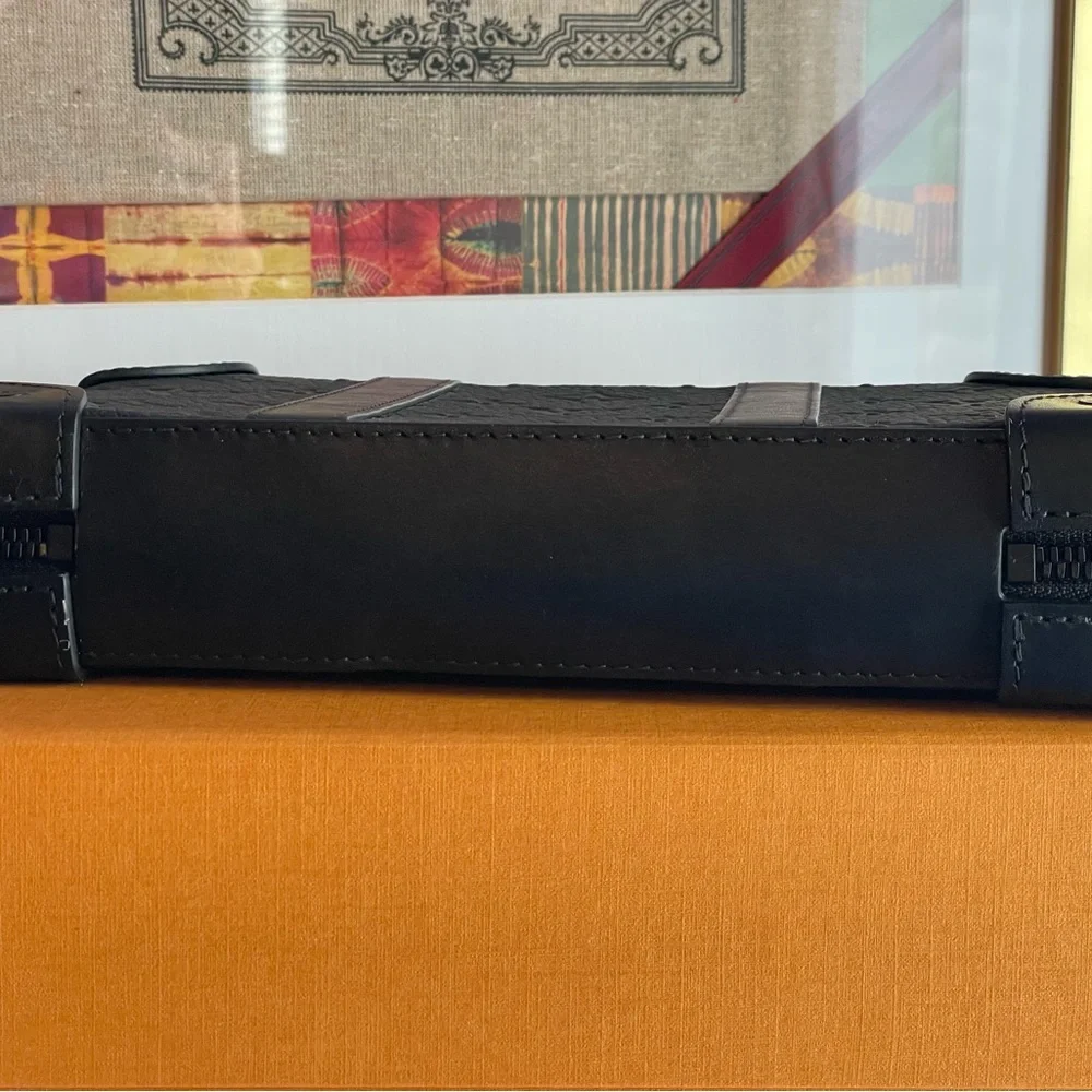 PRISTINE Louis Vuitton 2018 Taiga Bifold Wallet YV in Black Leather w/ box & bag